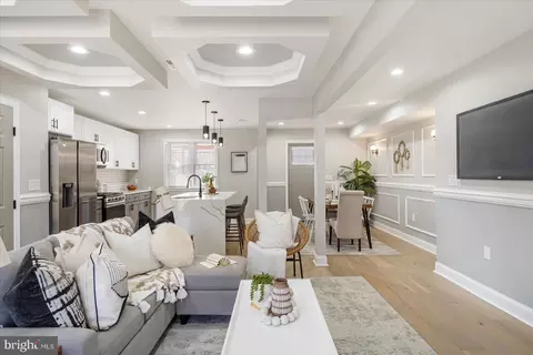Living - 3927 Stokes Dr, Baltimore, MD 21229 photo 2 of 7