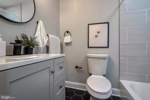 Bath - 1420 E Lanvale St, Baltimore, MD 21213 photo 7 of 14