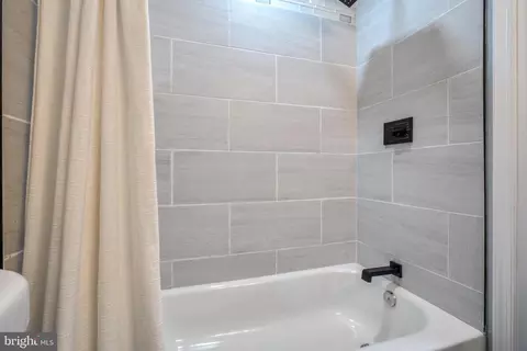 Bath - 1420 E Lanvale St, Baltimore, MD 21213 photo 9 of 14