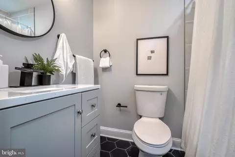 Bath - 1420 E Lanvale St, Baltimore, MD 21213 photo 8 of 14