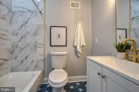 Bath - 1420 E Lanvale St, Baltimore, MD 21213 photo 4 of 14