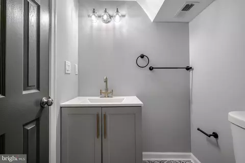 Bath - 1420 E Lanvale St, Baltimore, MD 21213 photo 14 of 14