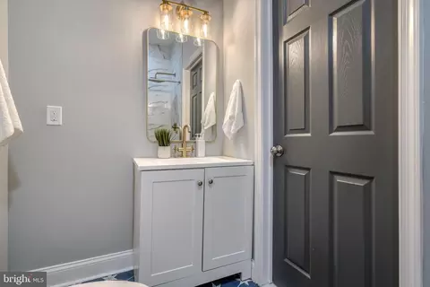 Bath - 1420 E Lanvale St, Baltimore, MD 21213 photo 6 of 14