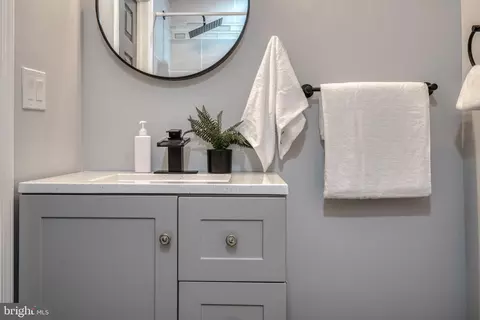 Bath - 1420 E Lanvale St, Baltimore, MD 21213 photo 11 of 14