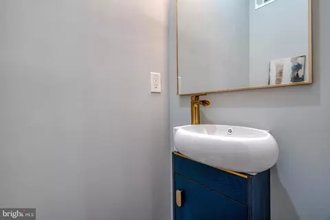 Bath - 1420 E Lanvale St, Baltimore, MD 21213 photo 2 of 14