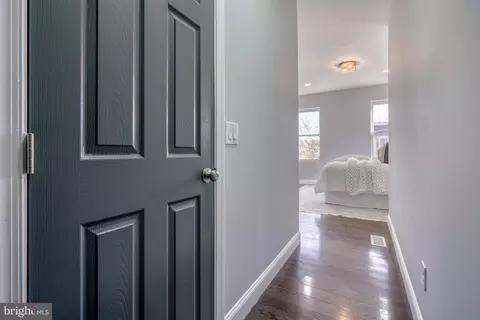 Entry Way - 1420 E Lanvale St, Baltimore, MD 21213 photo 3 of 7