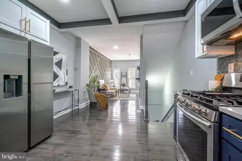 Entry Way - 1420 E Lanvale St, Baltimore, MD 21213 photo 2 of 7