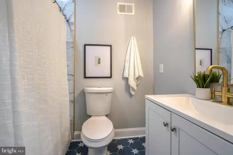 Bath - 1420 E Lanvale St, Baltimore, MD 21213 photo 3 of 14