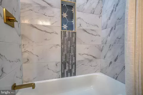 Bath - 1420 E Lanvale St, Baltimore, MD 21213 photo 5 of 14
