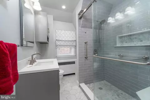 Bath - 2403 Pelham Ave, Baltimore, MD 21213 photo 1 of 2
