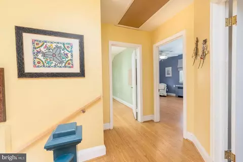 Entry Way - 2403 Pelham Ave, Baltimore, MD 21213 photo 5 of 6