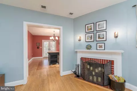 Entry Way - 2403 Pelham Ave, Baltimore, MD 21213 photo 1 of 6