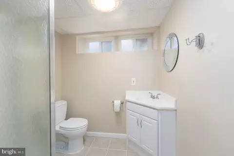 Bath - 2403 Pelham Ave, Baltimore, MD 21213 photo 2 of 2