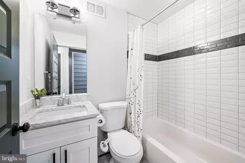 Bath - 3418 Dillon St, Baltimore, MD 21224 photo 3 of 4