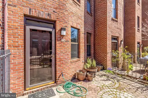 Exterior - 933 Stubblefield Ln, Baltimore, MD 21202 photo 5 of 12