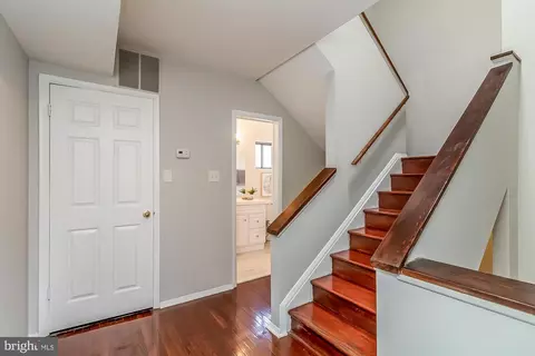 Entry Way - 933 Stubblefield Ln, Baltimore, MD 21202 photo 3 of 5