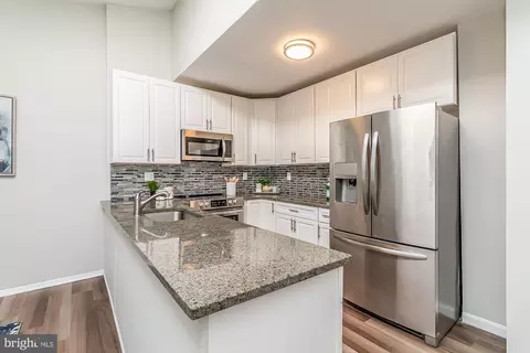 Kitchen - 933 Stubblefield Ln, Baltimore, MD 21202 photo 2 of 4
