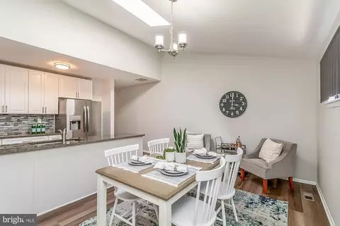 Dining - 933 Stubblefield Ln, Baltimore, MD 21202 photo 5 of 6