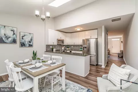 Dining - 933 Stubblefield Ln, Baltimore, MD 21202 photo 4 of 6