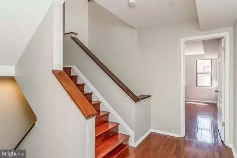 Entry Way - 933 Stubblefield Ln, Baltimore, MD 21202 photo 2 of 5