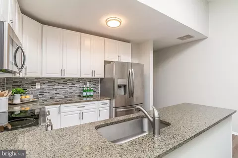 Kitchen - 933 Stubblefield Ln, Baltimore, MD 21202 photo 3 of 4