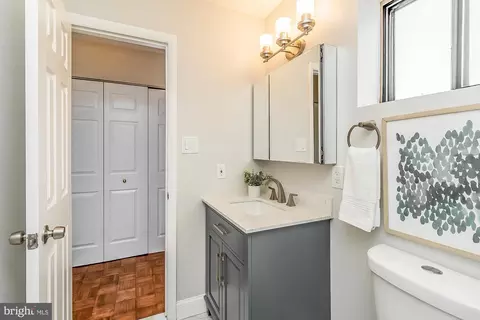 Bath - 933 Stubblefield Ln, Baltimore, MD 21202 photo 4 of 4
