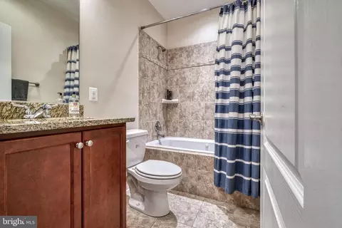 Bath - 1524 Marshall St, Baltimore, MD 21230 photo 3 of 8