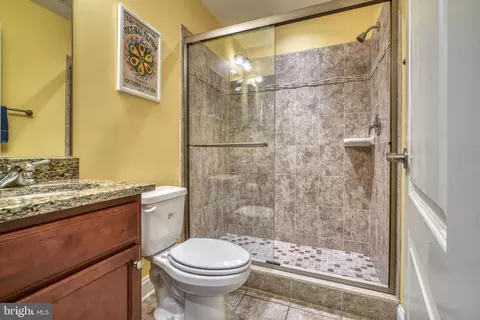 Bath - 1524 Marshall St, Baltimore, MD 21230 photo 1 of 8