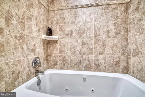 Bath - 1524 Marshall St, Baltimore, MD 21230 photo 5 of 8