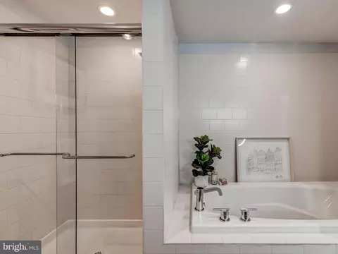 Bath - 1200 Steuart St #411, Baltimore, MD 21230 photo 2 of 5