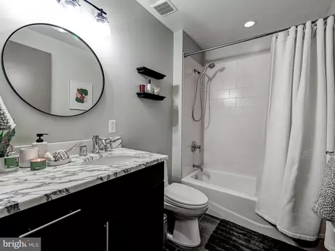 Bath - 1200 Steuart St #411, Baltimore, MD 21230 photo 4 of 5