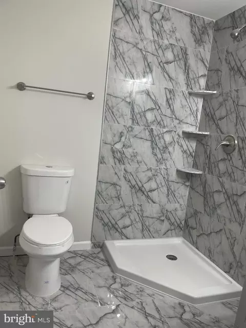 Bath - 6003 Edna Ave, Baltimore, MD 21214 photo 4 of 10