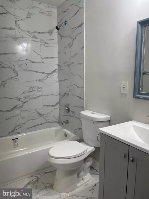 Bath - 6003 Edna Ave, Baltimore, MD 21214 photo 2 of 10