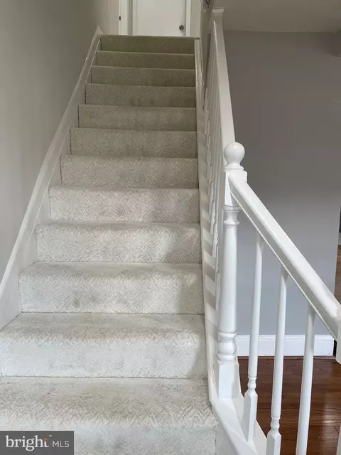Entry Way - 6003 Edna Ave, Baltimore, MD 21214 photo 5 of 13