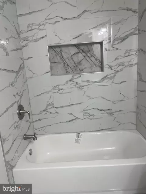 Bath - 6003 Edna Ave, Baltimore, MD 21214 photo 8 of 10