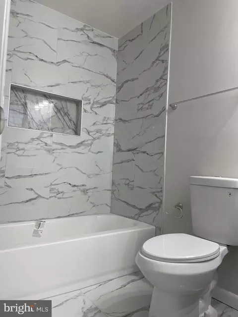 Bath - 6003 Edna Ave, Baltimore, MD 21214 photo 7 of 10