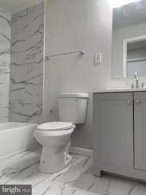 Bath - 6003 Edna Ave, Baltimore, MD 21214 photo 6 of 10