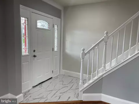 Entry Way - 6003 Edna Ave, Baltimore, MD 21214 photo 1 of 13