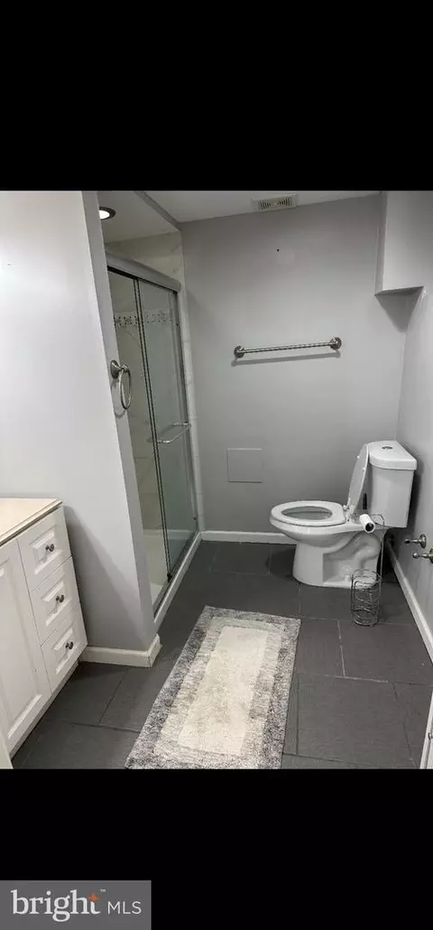 Bath - 1334 Crofton Rd, Baltimore, MD 21239 photo 1 of 2