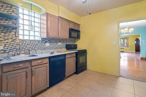 Entry Way - 3504 Trainor Ave, Baltimore, MD 21215 photo 1 of 3