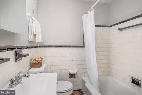 Bath - 820 Wilbert Ave, Baltimore, MD 21212 photo 1 of 1