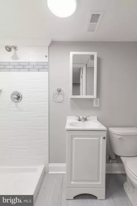 Bath - 3944 Dolfield Ave, Baltimore, MD 21215 photo 3 of 3