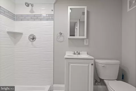 Bath - 3944 Dolfield Ave, Baltimore, MD 21215 photo 2 of 3