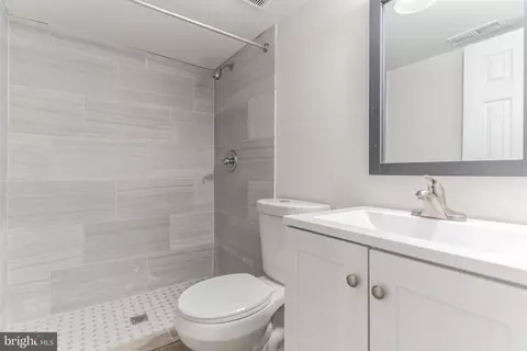Bath - 2901 Baker St, Baltimore, MD 21216 photo 1 of 2