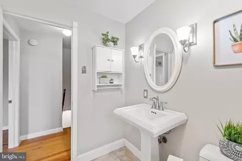 Bath - 4100 Wilke Ave, Baltimore, MD 21206 photo 2 of 3