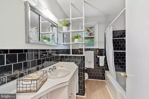 Bath - 4100 Wilke Ave, Baltimore, MD 21206 photo 3 of 3