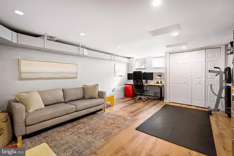 Exterior - 114 S Ann St S, Baltimore, MD 21231 photo 6 of 11