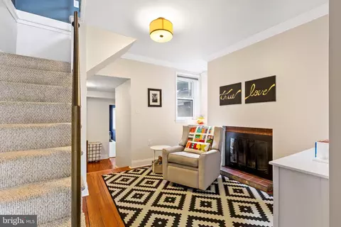 Living - 114 S Ann St S, Baltimore, MD 21231 photo 6 of 8