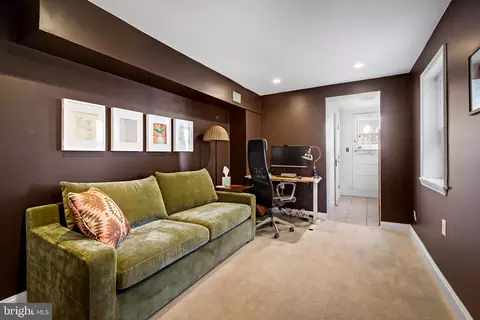 Living - 114 S Ann St S, Baltimore, MD 21231 photo 7 of 8