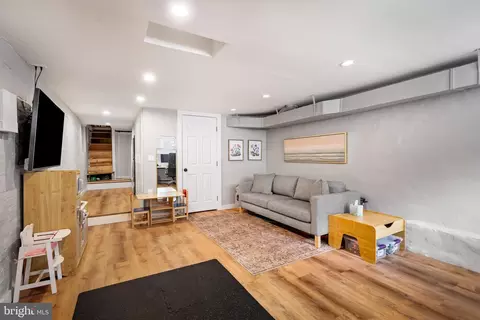 Living - 114 S Ann St S, Baltimore, MD 21231 photo 4 of 8